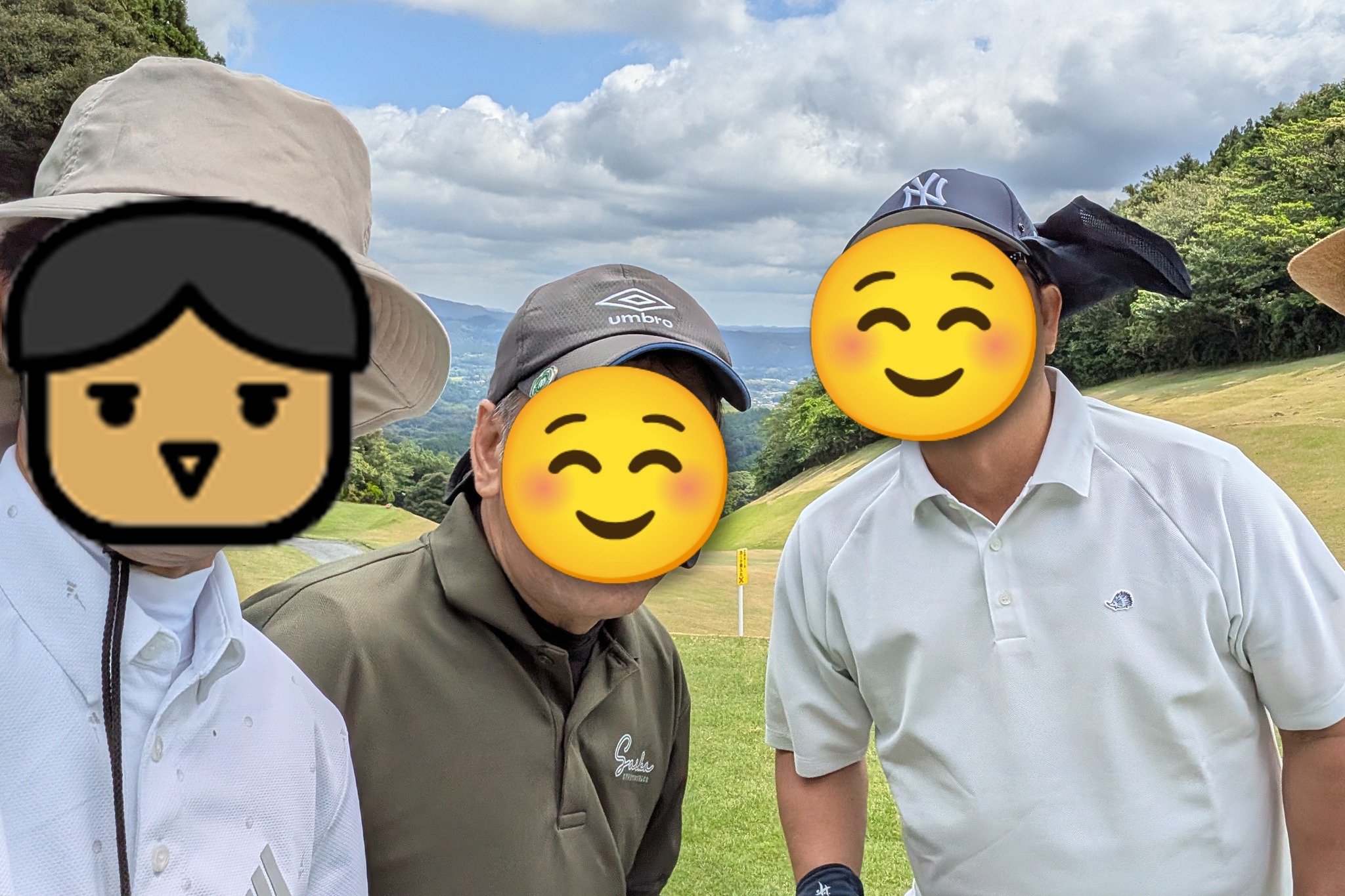 ゴルフ場で仲間と撮影したこばったさんの写真